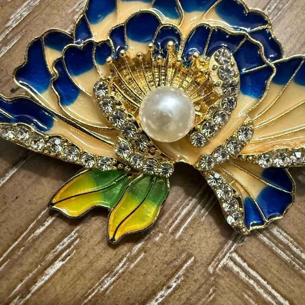 Floral Brooch with Pearl and Rhinestones